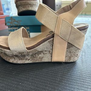 OTBT Bushnell Wedges in Mid Taupe